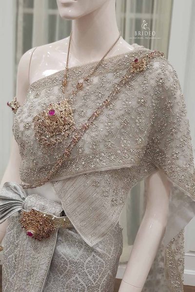 ชุดไทยสีเทาขาว